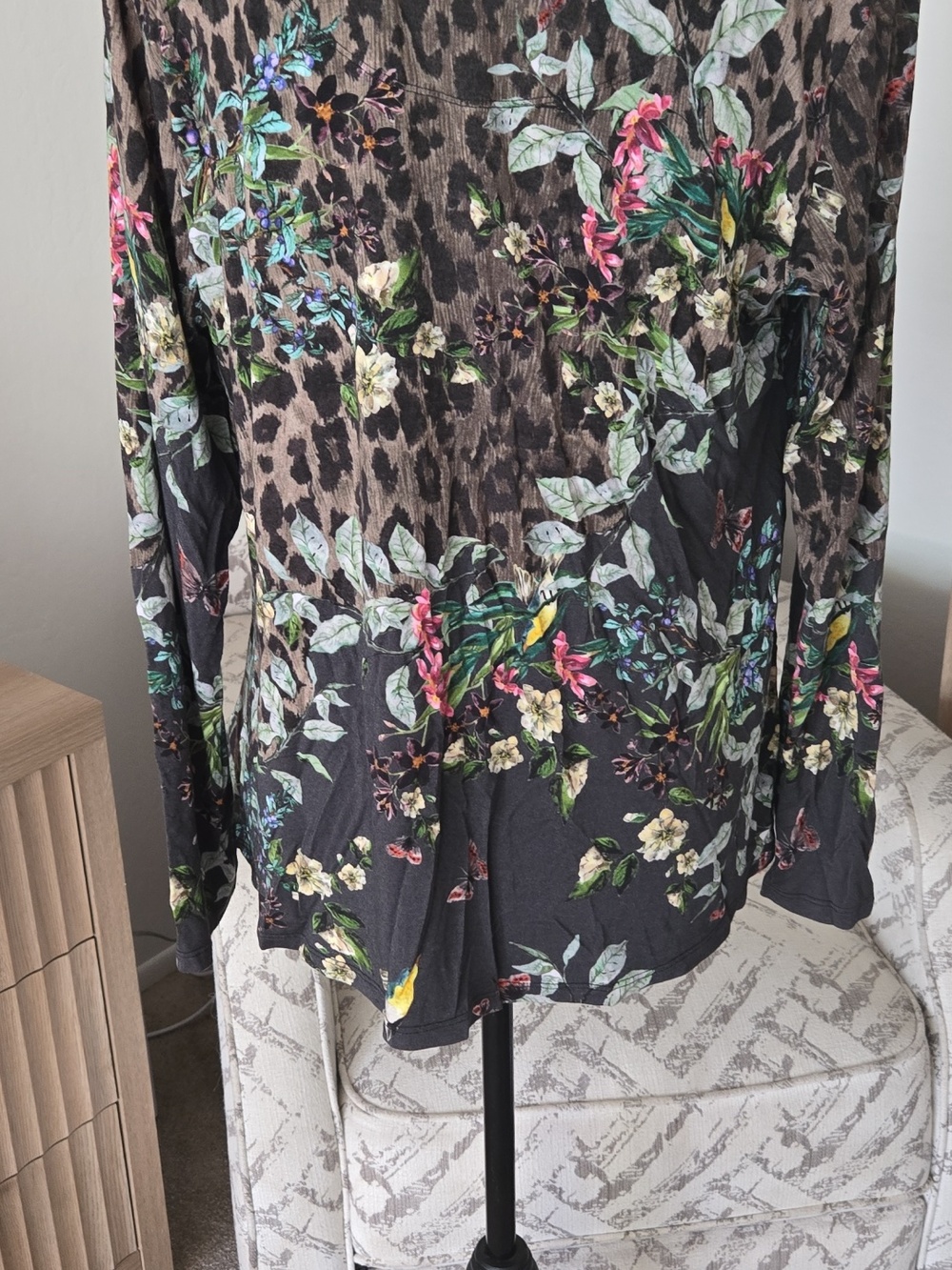 Johnny Was Floral V-Neck Top - Picture 3 of 8